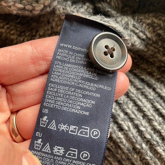 Women’s Tommy Hilfiger Gray Cardigan Sweater size Medium - Picture 6 of 8